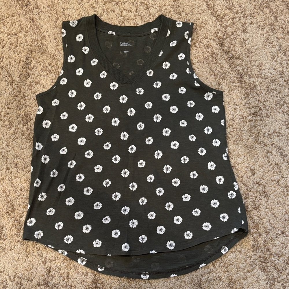Market & Spruce Tank Top with White Floral Pattern